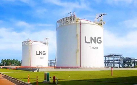 中国首座深水钻井平台南海开钻 技术世界领先